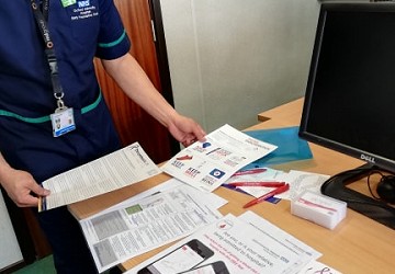 VTE Prevention Team celebrating thrombosis week by handing out packs to the wards - Oxford Haemophilia & Thrombosis Centre, Oxford University Hospitals